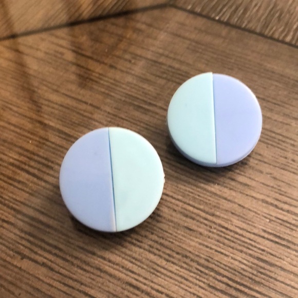 Vintage Clip Earrings Two Tone Blue Plastic Circle Button Earrings - Picture 3 of 9